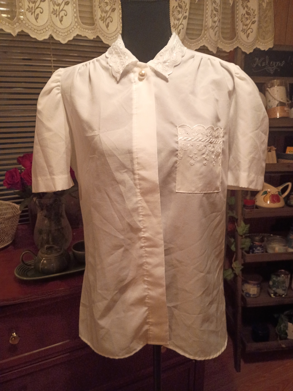 Women's White Embroidered Pocket Short-Sleeve Blouse